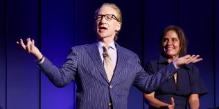 Bill Maher primește marele premiu al comediei americane. Netflix aduce ceremonia cu Louis C.K. și Jay Leno