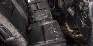 Miros de mucegai în mașină: infiltrații, filtru de habitaclu sau evaporator, verificări simple