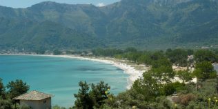 Vacanță de coșmar într-o vilă din Thassos. Ce a găsit un român în casa rezervată direct la proprietar: „Aţi stat aşa?”. Foto