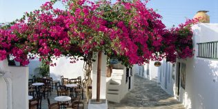 Insula din Grecia cu plaje spectaculoase și mâncare ieftină. Aici poți găsi preparate delicioase la doar 3 euro