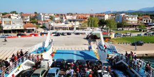 Reguli noi pe feribotul Keramoti–Thassos. Ce trebuie să știe șoferii cu mașini electrice, hibride sau GPL