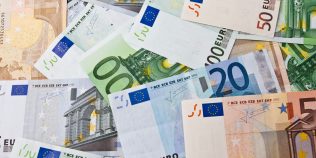Bancnotele euro vor avea un nou design după 24 de ani. Cum ar putea arăta şi ce personalităţi ar urma să fie pe noii bani