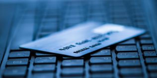Credit de 40.000 de lei făcut în numele altui român. Detaliul din buletinul fals care a păcălit verificările