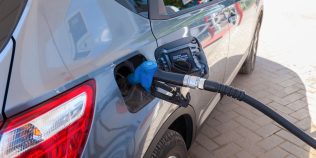 Noua formulă prin care statul vrea să țină sub control prețul carburanților. Cum va funcționa acciza dinamică