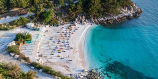 Românii, dezamăgiți de cea mai frumoasă plajă din Thassos. Ce le-a dat bătăi de cap la Marble Beach: „Nu am găsit nimic din ce vedeam pe Instagram”