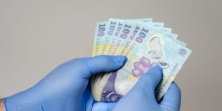 Cine trebuie să declare veniturile din străinătate și actele necesare. ANAF a început controalele, ce faci dacă ai primit decizie