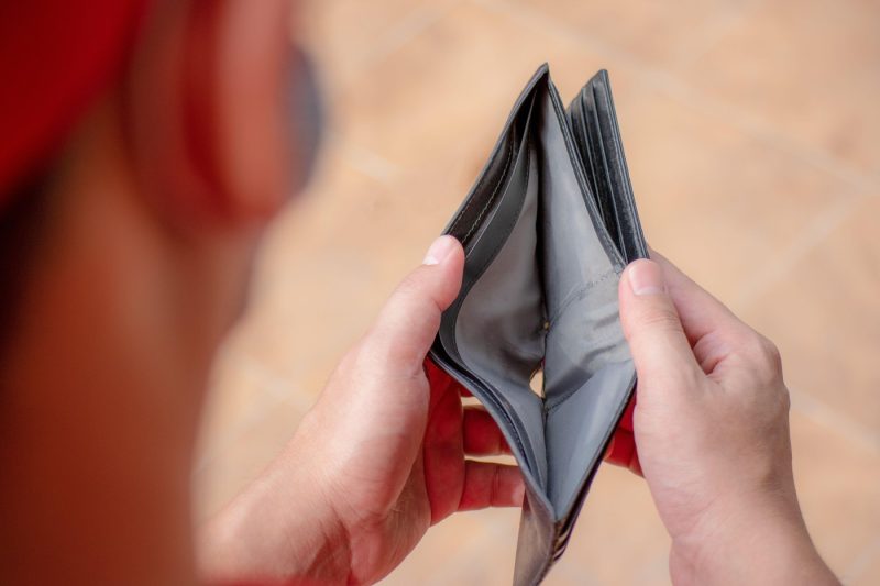 România a intrat pe minus la angajări. Bucureștiul a pierdut peste 15.000 de salariați într-un an, un singur județ mai angajează