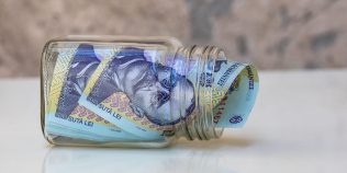Banii primiți cadou care pot crea probleme fiscale. Când trebuie justificată proveniența sumelor
