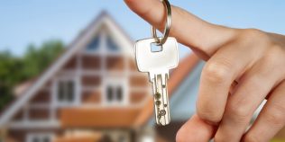 Poți închiria casa moștenită fără acordul celorlalți coproprietari? Ce spune legea despre bunurile aflate în indiviziune