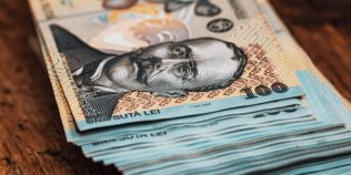 Salariul brut al românilor, „mâncat” de taxe și contribuții. România depășește Germania și Franța
