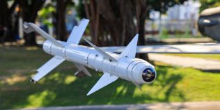 Cât costă racheta cu care a fost doborâtă drona ajunsă deasupra României. Modul în care funcționează AIM-9X Sidewinder