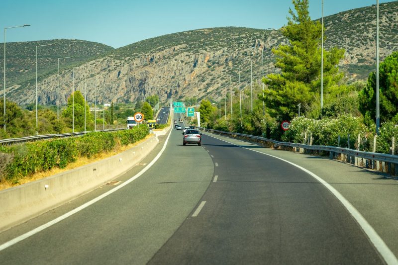 Cum economisești bani la plata carburantului în drum spre Grecia sau Bulgaria. Trucurile simple care salvează sute de lei
