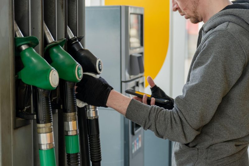 Motorina se apropie de pragul psihologic de 10 lei. Cum încearcă statul să limiteze scumpirile, nou proiect