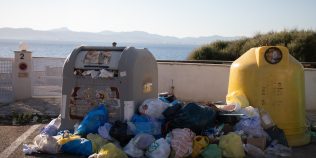 Ce poți face dacă ghena blocului miroase insuportabil. Pașii legali pe care îi ai la dispoziție