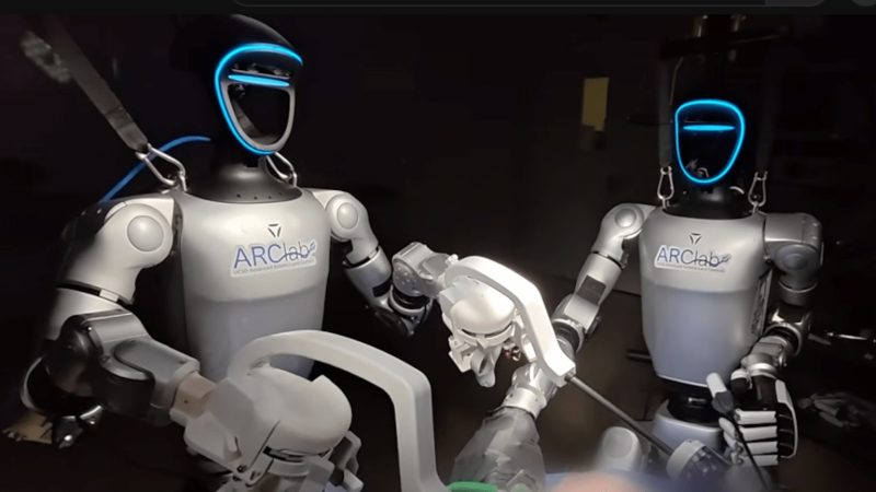 Roboții umanoizi au intrat în sala de operație: prima intervenție chirurgicală care pare desprinsă din viitor