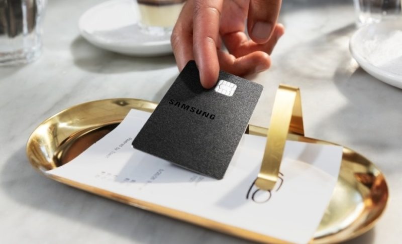 Samsung îți bagă banca în telefon: Galaxy Card atacă direct Apple Card cu cashback de 5%