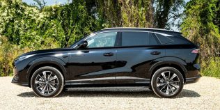 MG pune baterii semi-solide pe hibridele plug-in: primul SUV apare în 2027 și promite mai multă autonomie