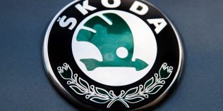 Skoda a pus un SUV electric față în față cu legendele Ferrari și Lamborghini din anii ’80. Rezultatul a stârnit controverse VIDEO