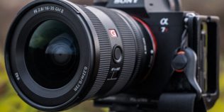 Sony RX10 V debutează oficial. Noua cameră cu zoom optic 24–600 mm și AI promite performanțe de top pentru fotografie și filmare