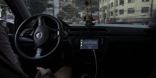 Waze introduce o funcție mult așteptată. Semafoarele încep să apară direct pe hartă