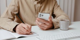 Un e-mail de 40 de milioane de dolari: achiziția online pe care nimeni nu a depășit-o din 1999