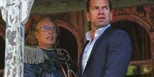 „Ultimul viking”, filmul cu Mads Mikkelsen care te face să râzi, să plângi și să râzi din nou. O comedie neagră atipică, excelentă REVIEW