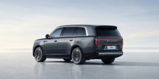 Xiaomi lansează SUV-ul cu 1.500 km autonomie și interior de sufragerie. SkyNomad N90 costă cât o compactă europeană