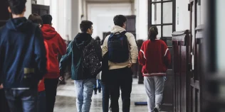 Elevii de clasa a VIII-a termină școala mai devreme. Data ultimei zile de cursuri în 2027