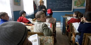 Aproape 50.000 de elevi din școli vulnerabile ar putea primi sprijin prin programul PRIMII. Ce activități vor fi finanțate