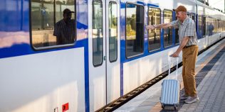 Ce reducere au pensionarii la transport în 2026. Câte călătorii pot face și ce se întâmplă cu taloanele nefolosite