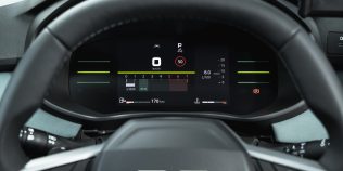 Dacia Sandero cu volan care nu revine după viraj: geometrie, articulații sau casetă de direcție