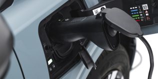 Dacia Spring cu cablu de încărcare second hand: ce verifici înainte să îl folosești zilnic