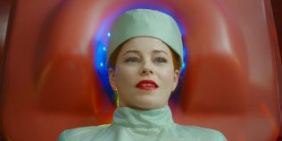 Elizabeth Banks se luptă cu propria dublură AI în „DreamQuil”. Noul film SF transformă ideea unei versiuni „mai bune” a ta într-un coșmar