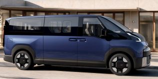Kia pregătește o dubă electrică uriașă de 5,35 metri: până la 9 locuri, 460 km autonomie și 23 de versiuni