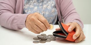 Pensia anticipată pentru femei în 2026. Ce acte trebuie depuse și când sunt necesare certificatele de naștere ale copiilor