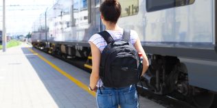 Studenții au reducere de 90% la tren, dar nu pentru orice călătorie. Ce rute sunt acceptate în 2026–2027