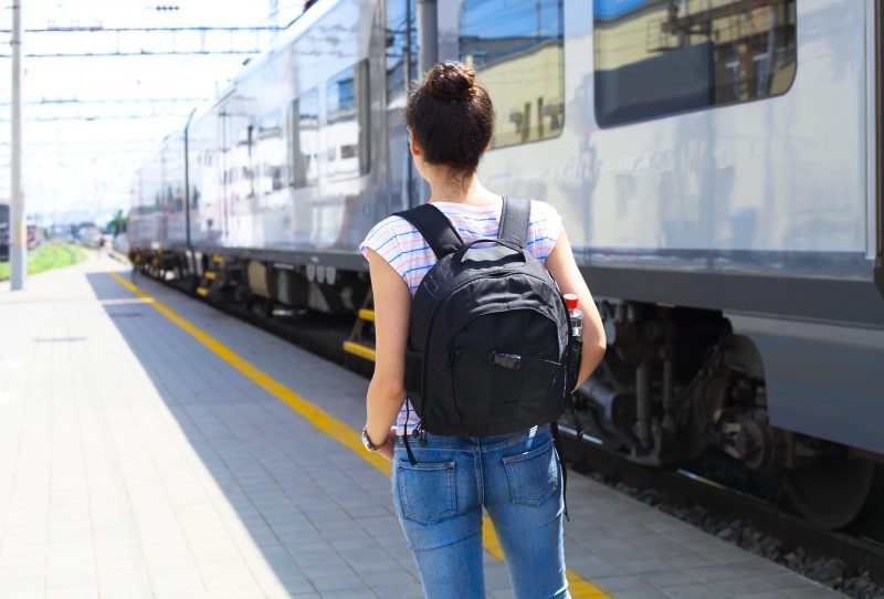 Studenții au reducere de 90% la tren, dar nu pentru orice călătorie. Ce rute sunt acceptate în 2026–2027