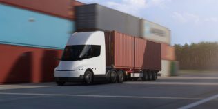 Tesla Semi vine în Europa cu 550 km autonomie și încărcare la 800 kW. Ce înseamnă pentru transportatorii din România