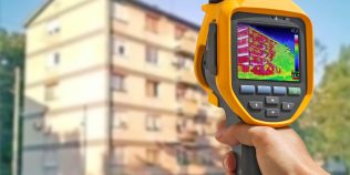Unde se pierde cel mai mult căldura într-un apartament. Locurile pe care să le verifici înainte să mărești temperatura centralei