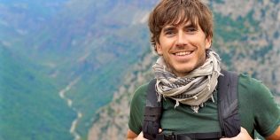 INTERVIU EXCLUSIV | Simon Reeve, față în față cu sălbăticia: poveștile din spatele celor mai riscante călătorii ale sale din seria documentară „Wilderness”