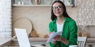 Poți lipsi de la serviciu dacă ai examen la facultate? Ce prevede Codul muncii