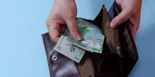 Cât valorează un an în plus de muncă la pensie. Diferența dintre 35 și 40 de ani lucrați