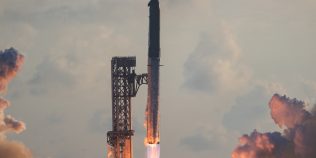 Starship ajunge pentru prima dată pe orbită, dar misiunea SpaceX se încheie mai devreme. Racheta a explodat după revenirea pe Pământ