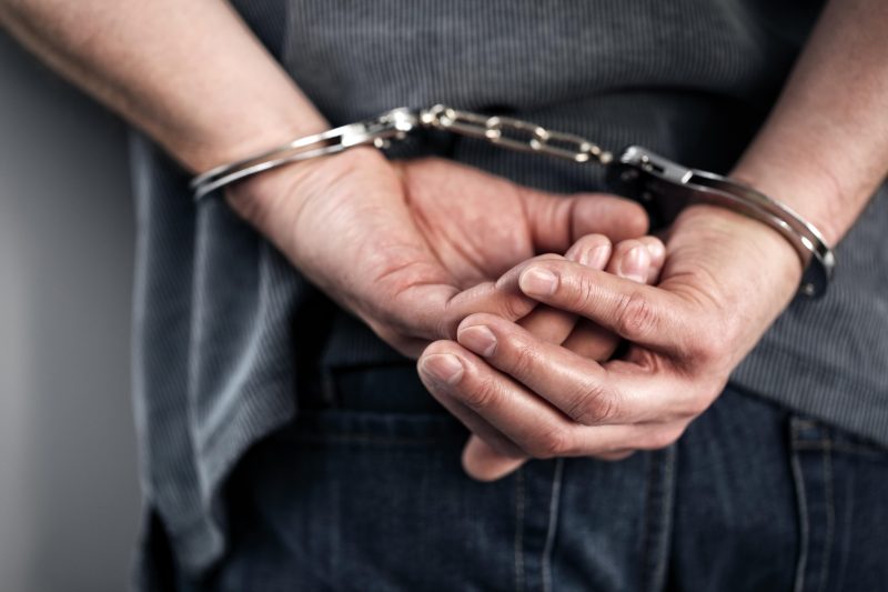 Arest preventiv după agresarea unui profesor în timpul orei, la Timișoara. Fapta „deosebit de gravă” s-a petrecut în fața elevilor.