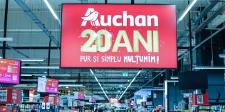 Auchan aduce o nouă experiență de cumpărături în România. Intrări spectaculoase cu LED, panouri 3D și un sistem care îi ajută pe clienți să evite cozile