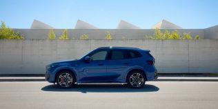 BMW pregătește un nou SUV electric accesibil, iar primele imagini au apărut deja. Viitorul iX1 preia designul spectaculos Neue Klasse