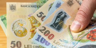Burse de până la 4.000 de lei pentru elevii care fac performanță. Zece tineri au fost selectați pentru programul Arhiepiscopiei Iaşilor