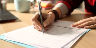 Calendar Evaluarea Națională 2027. Când dau elevii simularea și când încep probele scrise