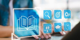 Catalog electronic, examene digitale și inteligență artificială în școli. Lista tuturor schimbărilor promise de Guvern până în 2029