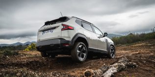 Dacia Duster cu roată de rezervă diferită: când o poți folosi fără să afectezi transmisia 4×4